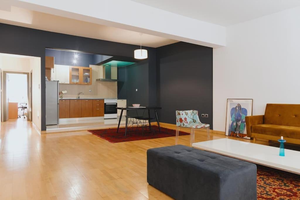 Cosy & Spacious Central Apartment 코모티니 외부 사진